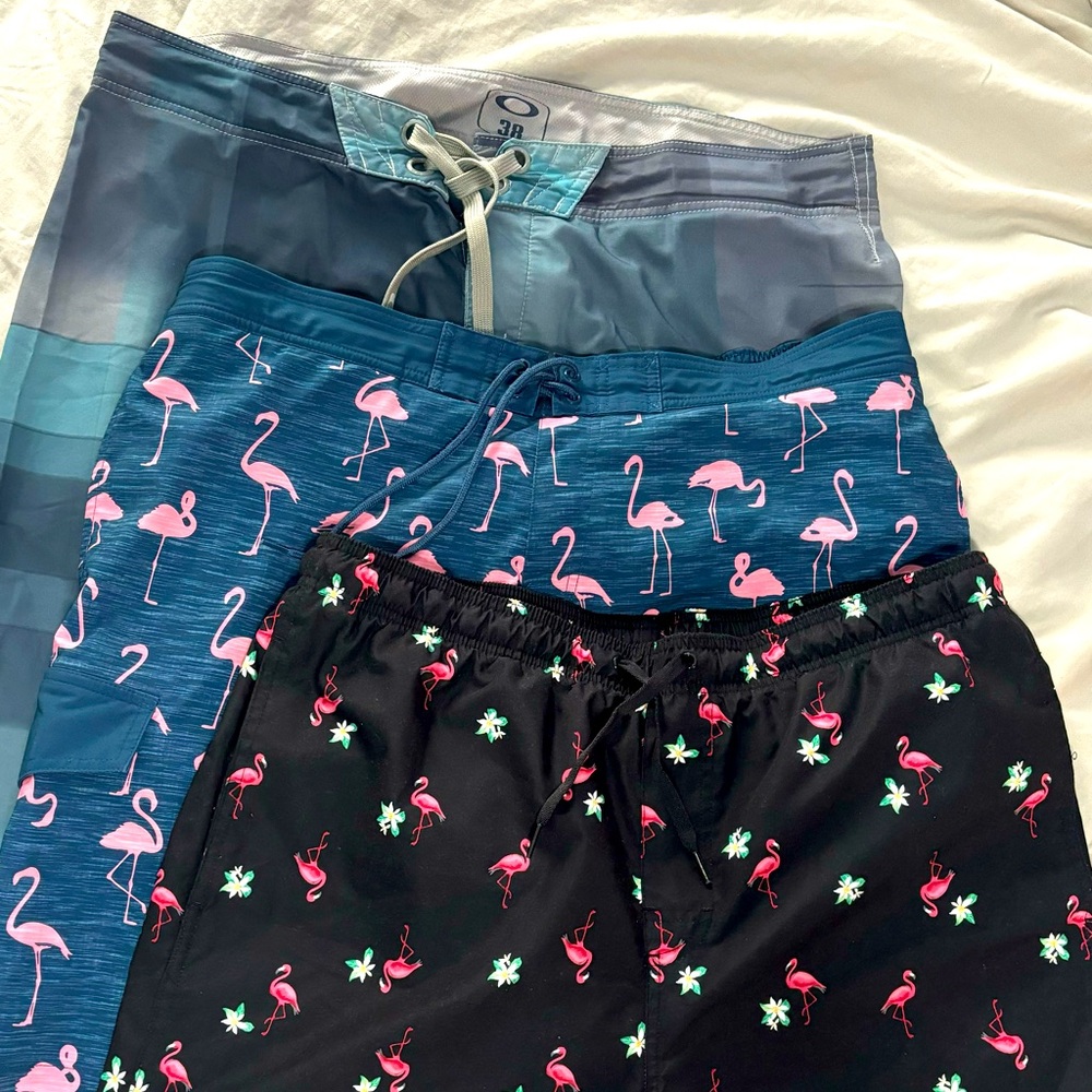 3 pair men’s L swim trunks. EUC. Oakley, old navy, Sonoma brands